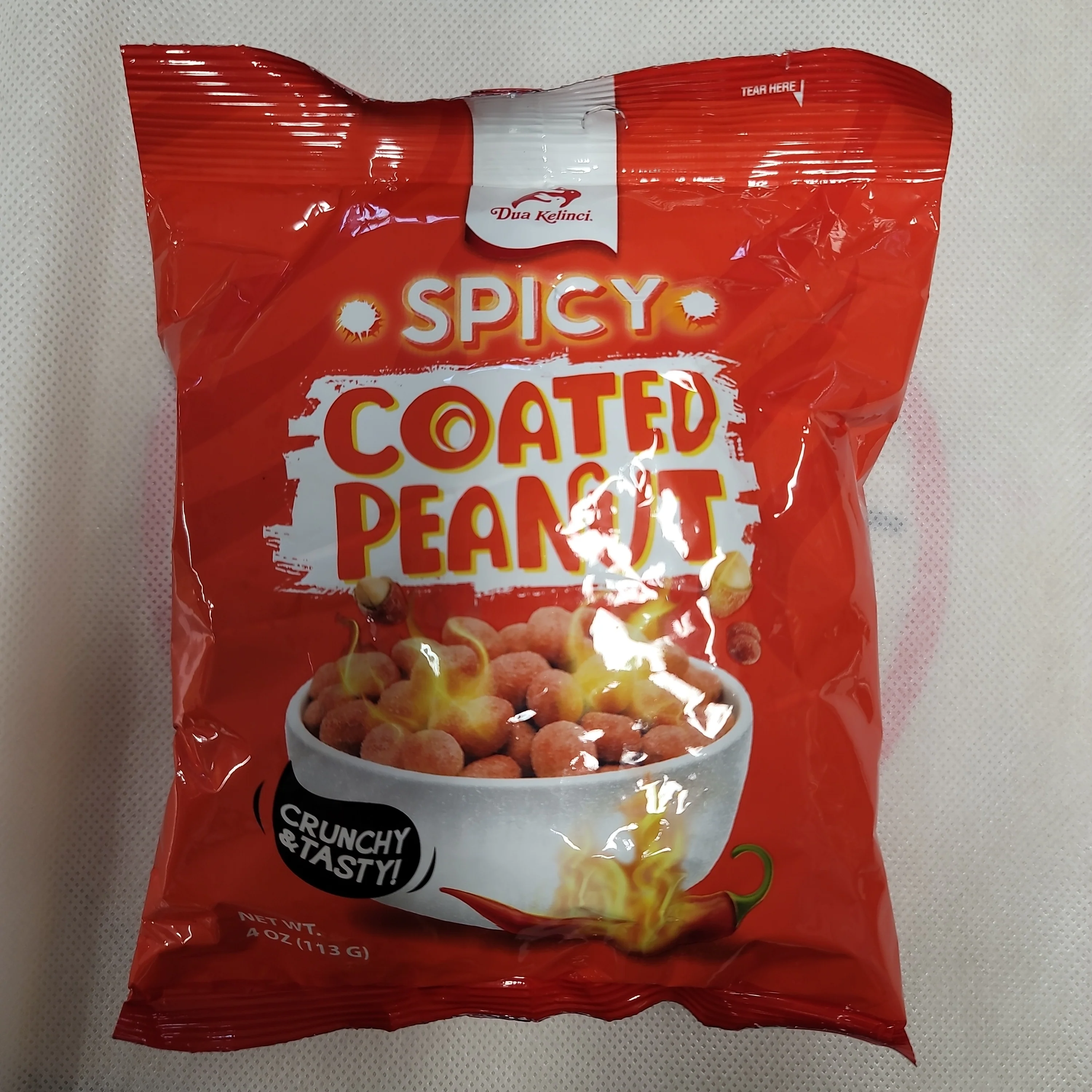 Dua Kelinci Spicy Coated Peanut 4 oz (113 g)