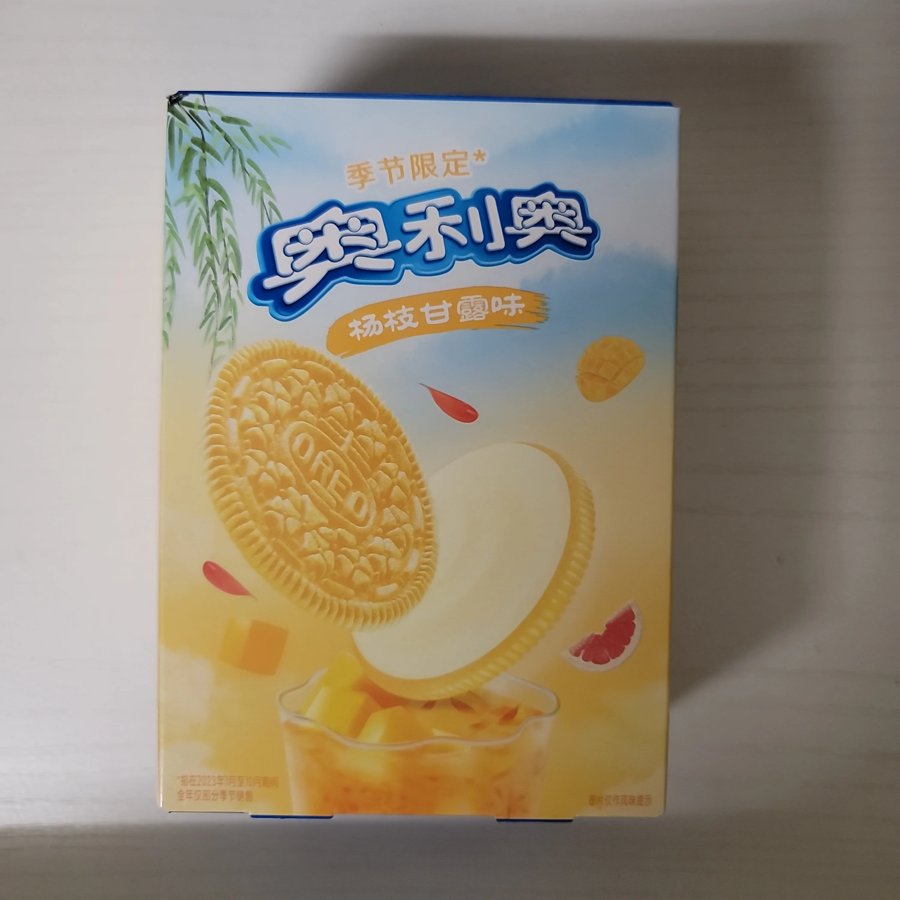 Oreo Sandwich Cookies Mango Yuzu Flavor 97 g